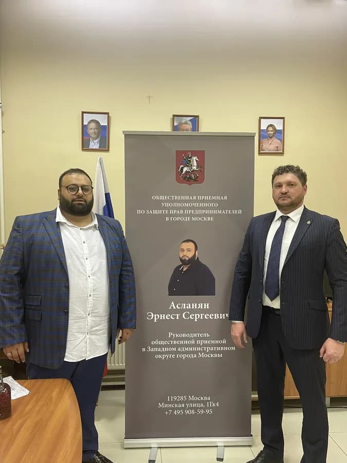 С Эрнестом Асланяном — руководителем общественной приёмной Уполномоченного по защите прав предпринимателей