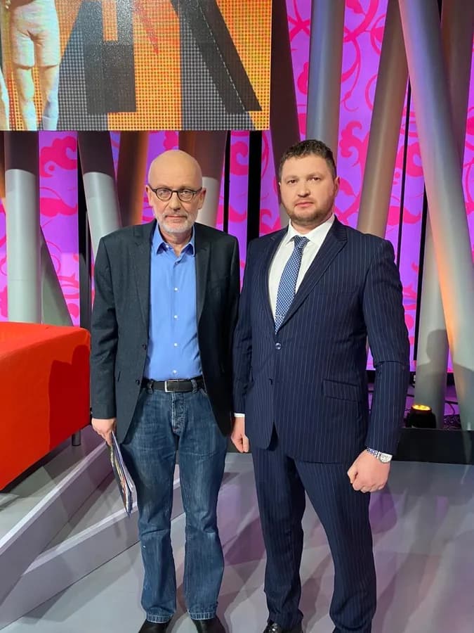 С телеведущим Александром Гордоном на съёмках программы «Мужское и женское»