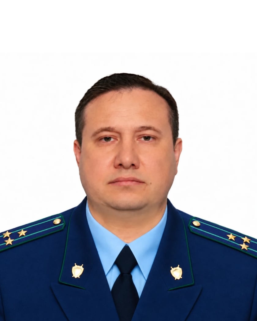 Адвокат МКА «Пивоваров и партнёры», бывший начальник в органах прокуратуры, полковник в отставке
